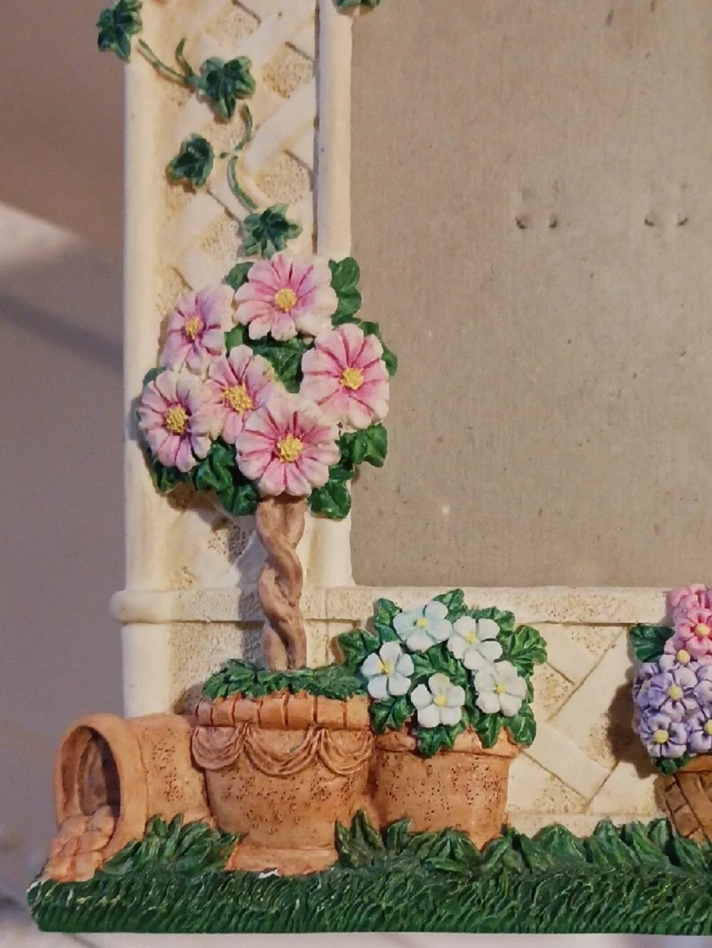 Decorative Garden Gazebo Photo Frame - Cream Lattice Design Blue Pink  Flowers